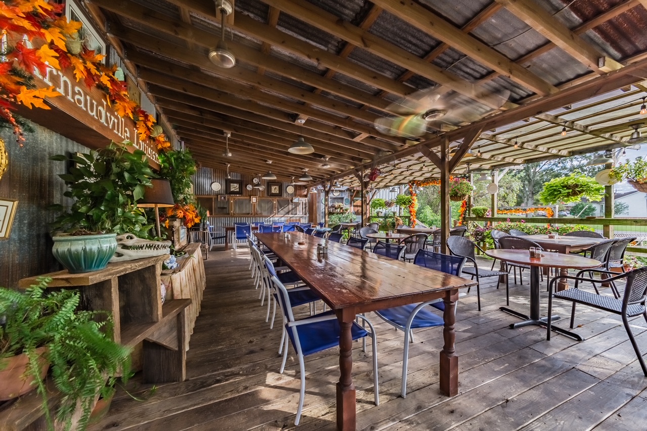 Lower Deck, Water Front Seating - Picture of Little Big Cup, Arnaudville -  Tripadvisor